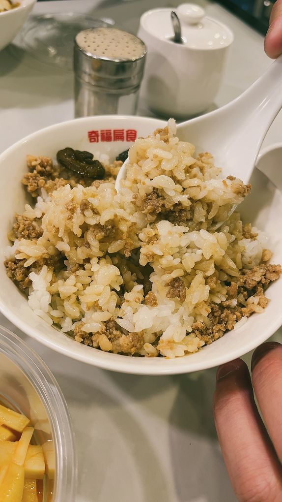 【捷運東門站 美食】奇福扁食 不論內用或外帶，都能吃得到創立30多年始終如一的用心與好味道！ @貝大小姐的多元心宇宙