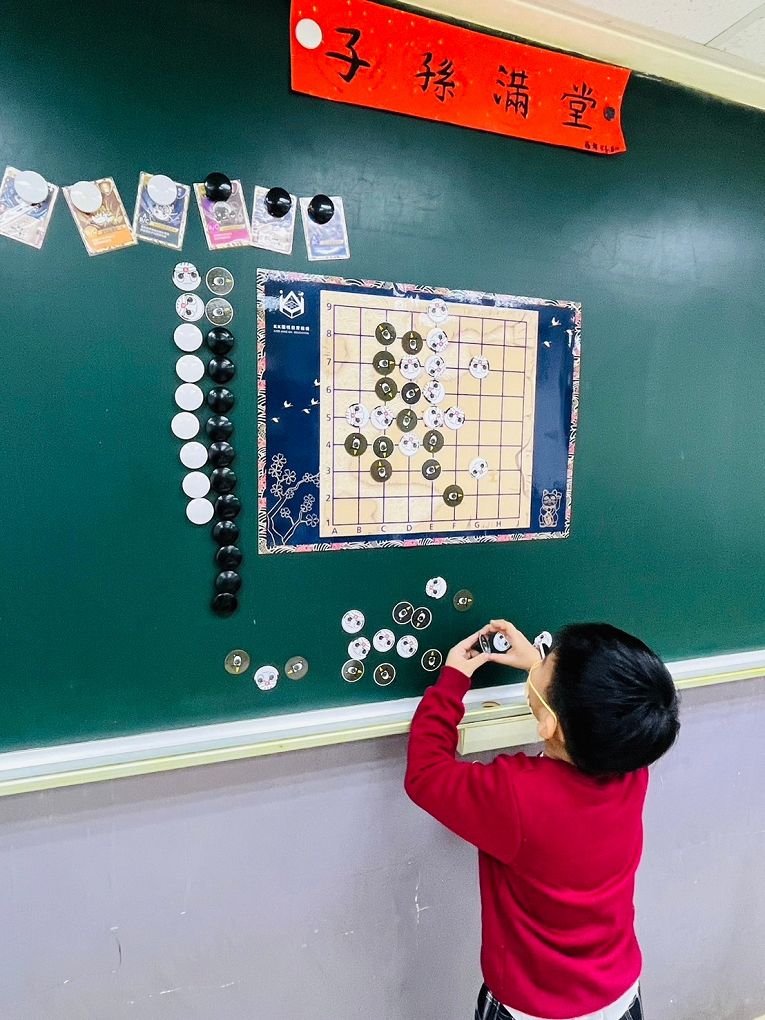【內湖區 圍棋教室推薦】KK圍棋教育機構 學圍棋讓你家的孩子提升專注力同時保有童真了，只有好的圍棋教育與老師才做得到！ @貝大小姐的多元心宇宙