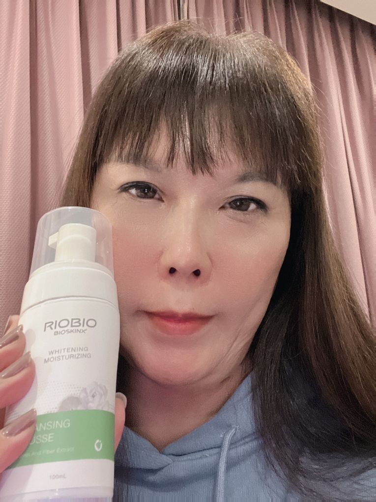 【網購洗卸兩用潔面慕斯推薦】RIOBIO嫩白潔面慕斯 洗卸兩用 斯洗臉同步卸妝，幫妳省下許多的時間，而且早晚都可以使用，一瓶到底超方便！ @貝大小姐的多元心宇宙