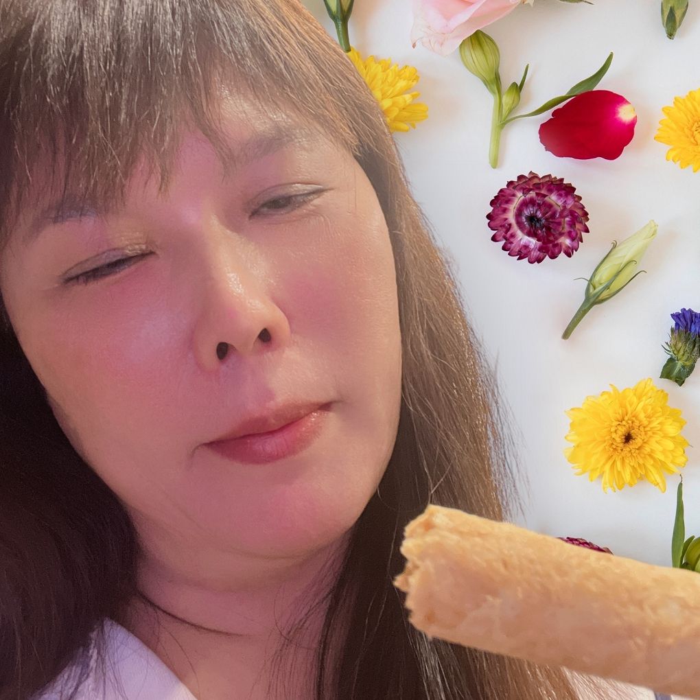 【網購小點心】大黑松小倆口 花生蛋捲-追劇必備小點心   鹹甜花生醬的香味直接迸發，香、酥好吃卻不甜膩更不粘牙，不只當作追劇的小點心，更是是最具台灣味的伴手禮！ @貝大小姐的多元心宇宙