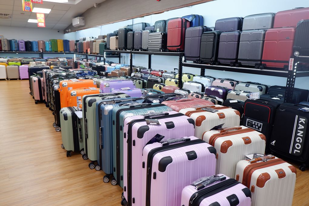【板橋 行李箱專賣店】箱聚旅遊用品 實體的行李箱專賣店，親自挑選最安心！ @貝大小姐的多元心宇宙