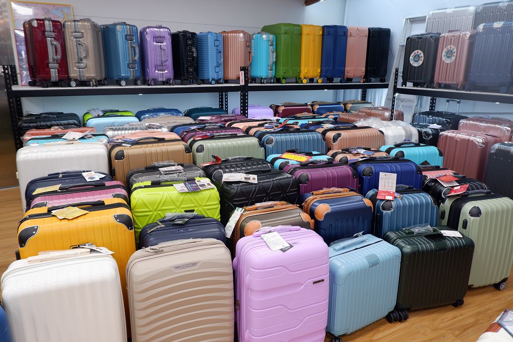 【板橋 行李箱專賣店】箱聚旅遊用品 實體的行李箱專賣店，親自挑選最安心！ @貝大小姐的多元心宇宙