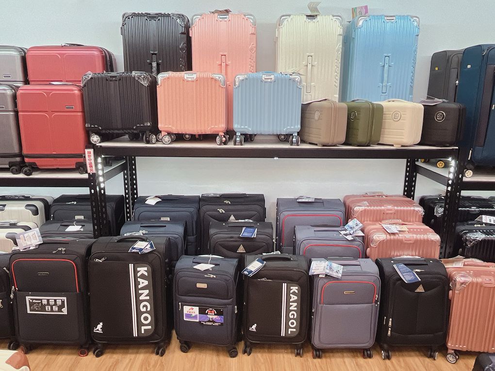 【板橋 行李箱專賣店】箱聚旅遊用品 實體的行李箱專賣店，親自挑選最安心！ @貝大小姐的多元心宇宙