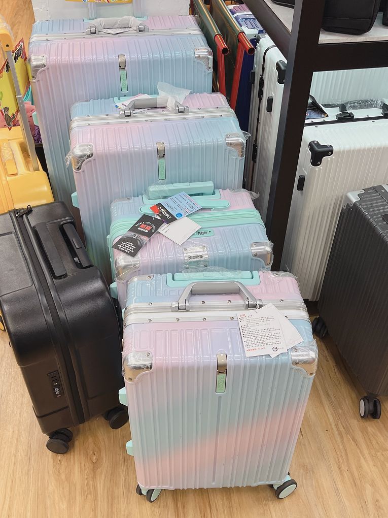 【板橋 行李箱專賣店】箱聚旅遊用品 實體的行李箱專賣店，親自挑選最安心！ @貝大小姐的多元心宇宙