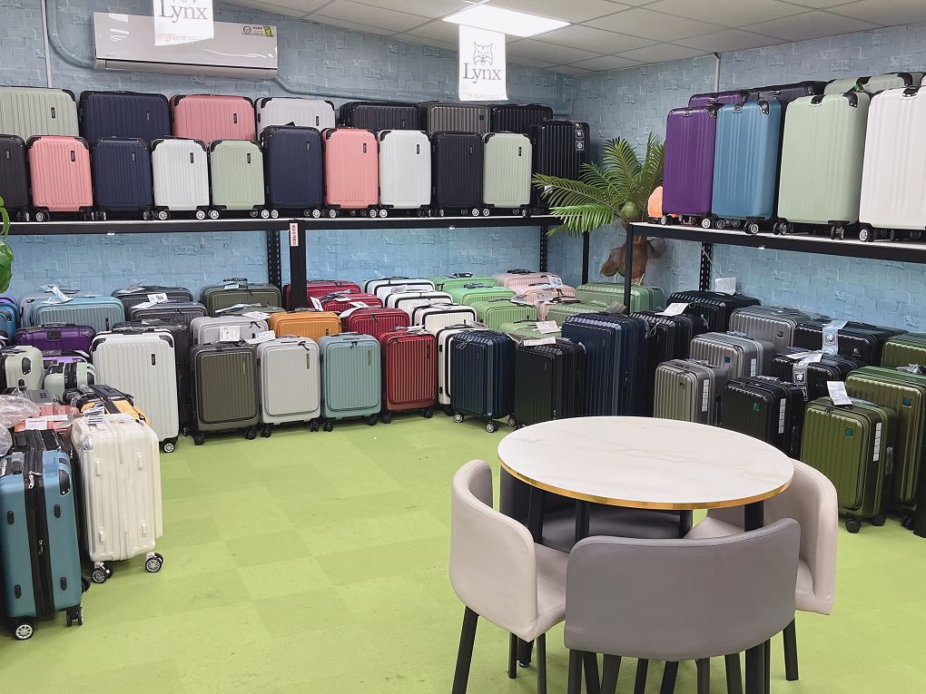 【板橋 行李箱專賣店】箱聚旅遊用品 實體的行李箱專賣店，親自挑選最安心！ @貝大小姐的多元心宇宙
