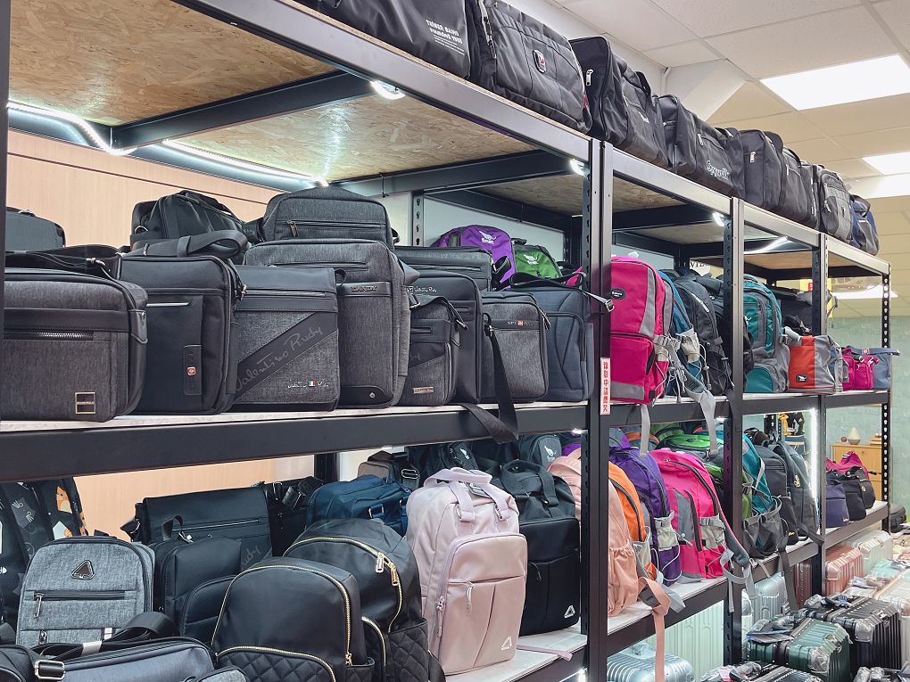 【板橋 行李箱專賣店】箱聚旅遊用品 實體的行李箱專賣店，親自挑選最安心！ @貝大小姐的多元心宇宙