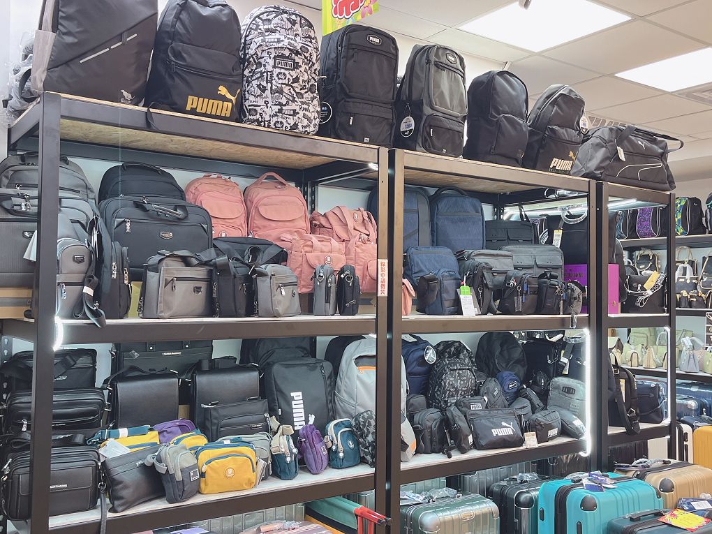 【板橋 行李箱專賣店】箱聚旅遊用品 實體的行李箱專賣店，親自挑選最安心！ @貝大小姐的多元心宇宙