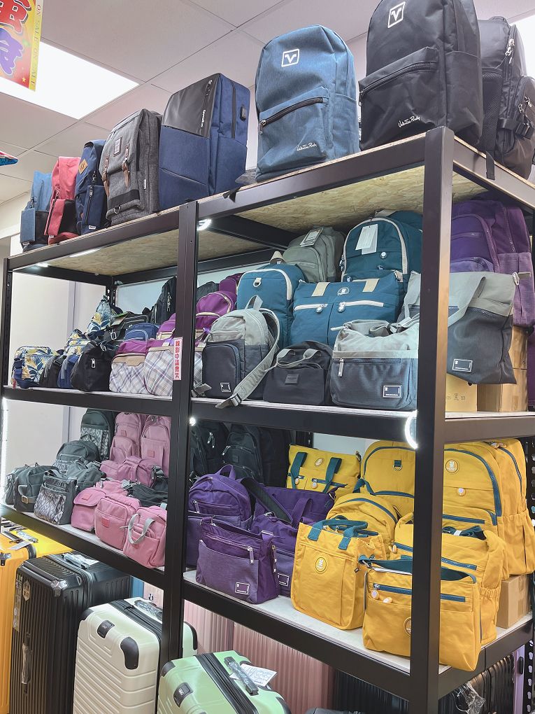 【板橋 行李箱專賣店】箱聚旅遊用品 實體的行李箱專賣店，親自挑選最安心！ @貝大小姐的多元心宇宙
