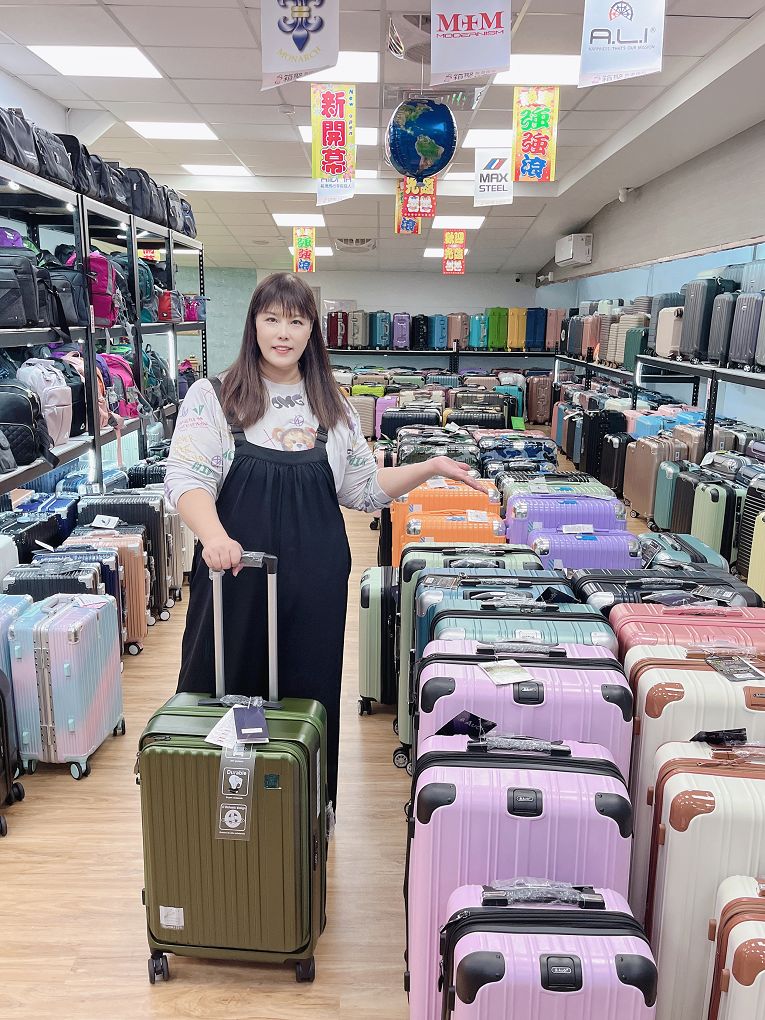 【板橋 行李箱專賣店】箱聚旅遊用品 實體的行李箱專賣店，親自挑選最安心！ @貝大小姐的多元心宇宙