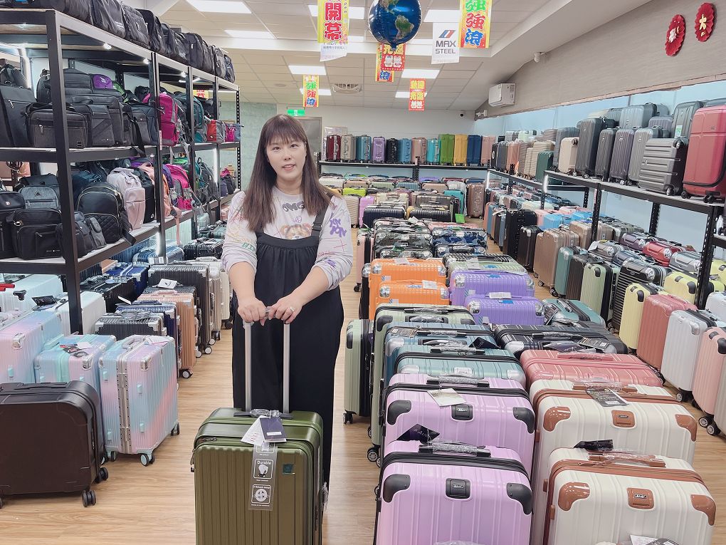 【板橋 行李箱專賣店】箱聚旅遊用品 實體的行李箱專賣店，親自挑選最安心！ @貝大小姐的多元心宇宙