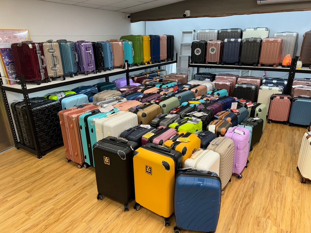 【板橋 行李箱專賣店】箱聚旅遊用品 實體的行李箱專賣店，親自挑選最安心！ @貝大小姐的多元心宇宙