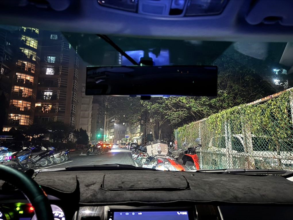 【新北板橋汽車隔熱紙推薦】韋恩汽車大樓隔熱紙 X 格菱威隔熱紙  格菱威GW-E36系列是目前中階價位中，不論是新車指定或者是舊換新，都很受車主喜愛及指定的系列！ @貝大小姐的多元心宇宙