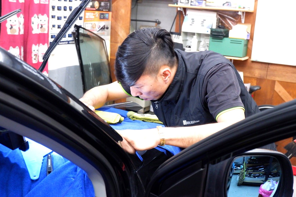 【新北板橋汽車隔熱紙推薦】韋恩汽車大樓隔熱紙 X 格菱威隔熱紙  格菱威GW-E36系列是目前中階價位中，不論是新車指定或者是舊換新，都很受車主喜愛及指定的系列！ @貝大小姐的多元心宇宙