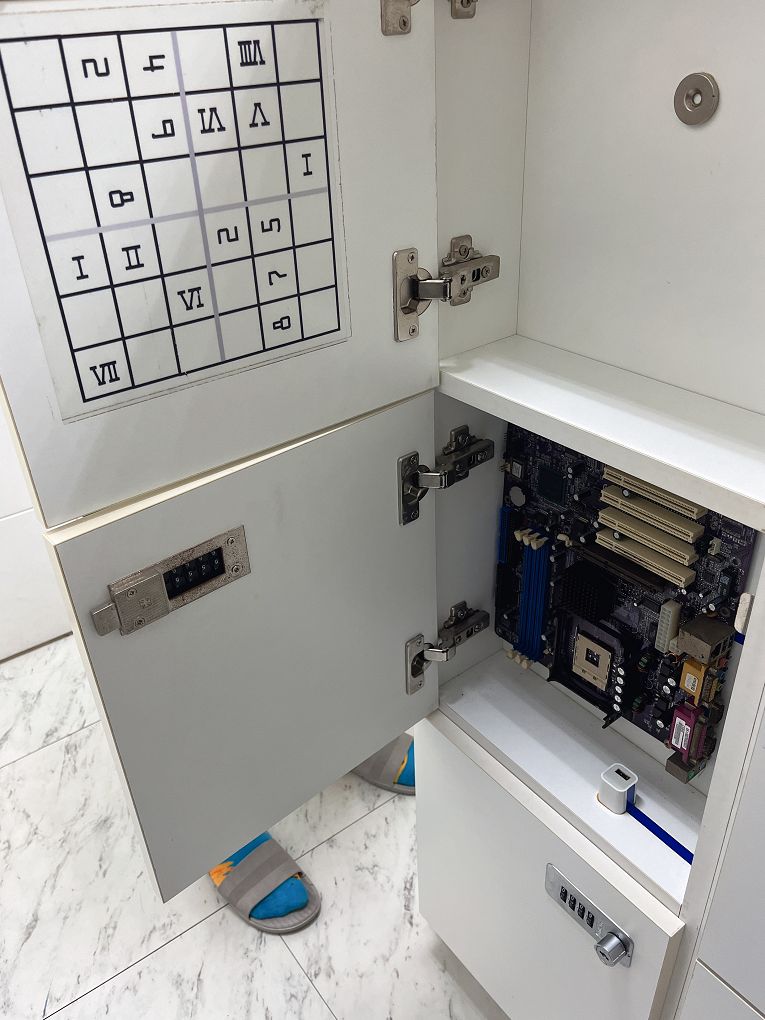 【台北密室逃脫】Escapeholics密室逃脫《伊甸I：亞當覺醒》10位熱愛密室逃脫的玩家所創立的EPIC密室逃脫，在遊戲的設計及硬體上給大家玩家級的感受！ @貝大小姐的多元心宇宙