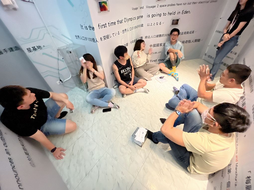 【台北密室逃脫】Escapeholics密室逃脫《伊甸I：亞當覺醒》10位熱愛密室逃脫的玩家所創立的EPIC密室逃脫，在遊戲的設計及硬體上給大家玩家級的感受！ @貝大小姐的多元心宇宙