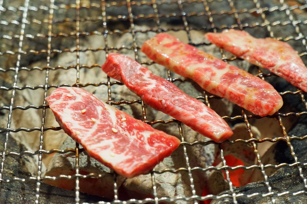 【蘆洲燒肉店】燒肉屋蘆洲店  你有多久沒吃燒肉了呢？到燒肉屋蘆洲店吃好吃的燒肉，感受日式炭火魅力吧！ @貝大小姐的多元心宇宙