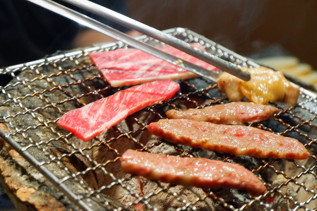 【蘆洲燒肉店】燒肉屋蘆洲店  你有多久沒吃燒肉了呢？到燒肉屋蘆洲店吃好吃的燒肉，感受日式炭火魅力吧！ @貝大小姐的多元心宇宙