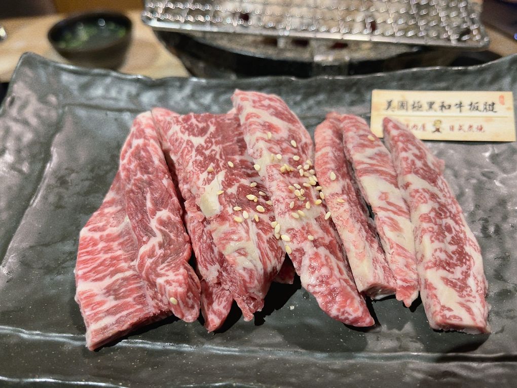 【蘆洲燒肉店】燒肉屋蘆洲店  你有多久沒吃燒肉了呢？到燒肉屋蘆洲店吃好吃的燒肉，感受日式炭火魅力吧！ @貝大小姐的多元心宇宙