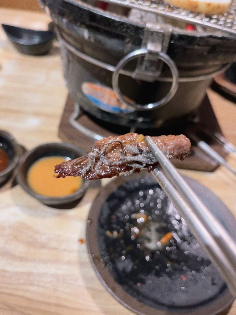 【蘆洲燒肉店】燒肉屋蘆洲店  你有多久沒吃燒肉了呢？到燒肉屋蘆洲店吃好吃的燒肉，感受日式炭火魅力吧！ @貝大小姐的多元心宇宙