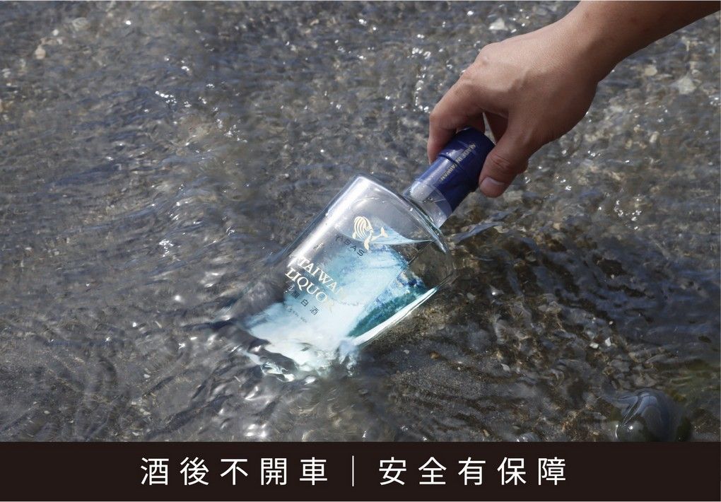 【台灣釀酒之光 舊金山烈酒大賽得獎產品】ABAS 安貝斯釀酒故事館 安貝斯大麯陳年原釀 &#038; 安貝斯53%陳年白酒 不論是送禮或與好友一起細細品嚐，都是品味十足的最佳選擇！ @貝大小姐的多元心宇宙
