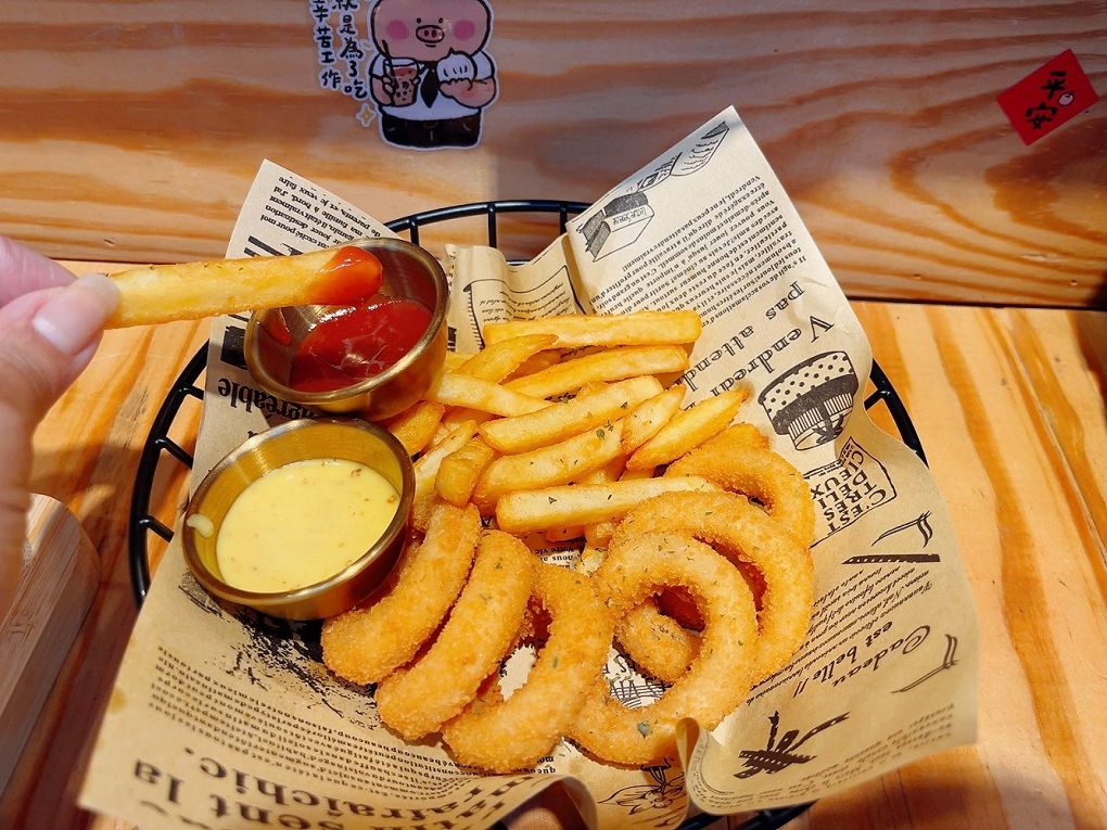 【新竹東門市場漢堡】Buddy Burger Lab.美式手工漢堡 經典美式漢堡或是創新的漢堡口味，這裡都能一次滿足你的需求！ @貝大小姐的多元心宇宙