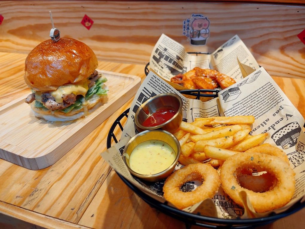 【新竹東門市場漢堡】Buddy Burger Lab.美式手工漢堡 經典美式漢堡或是創新的漢堡口味，這裡都能一次滿足你的需求！ @貝大小姐的多元心宇宙