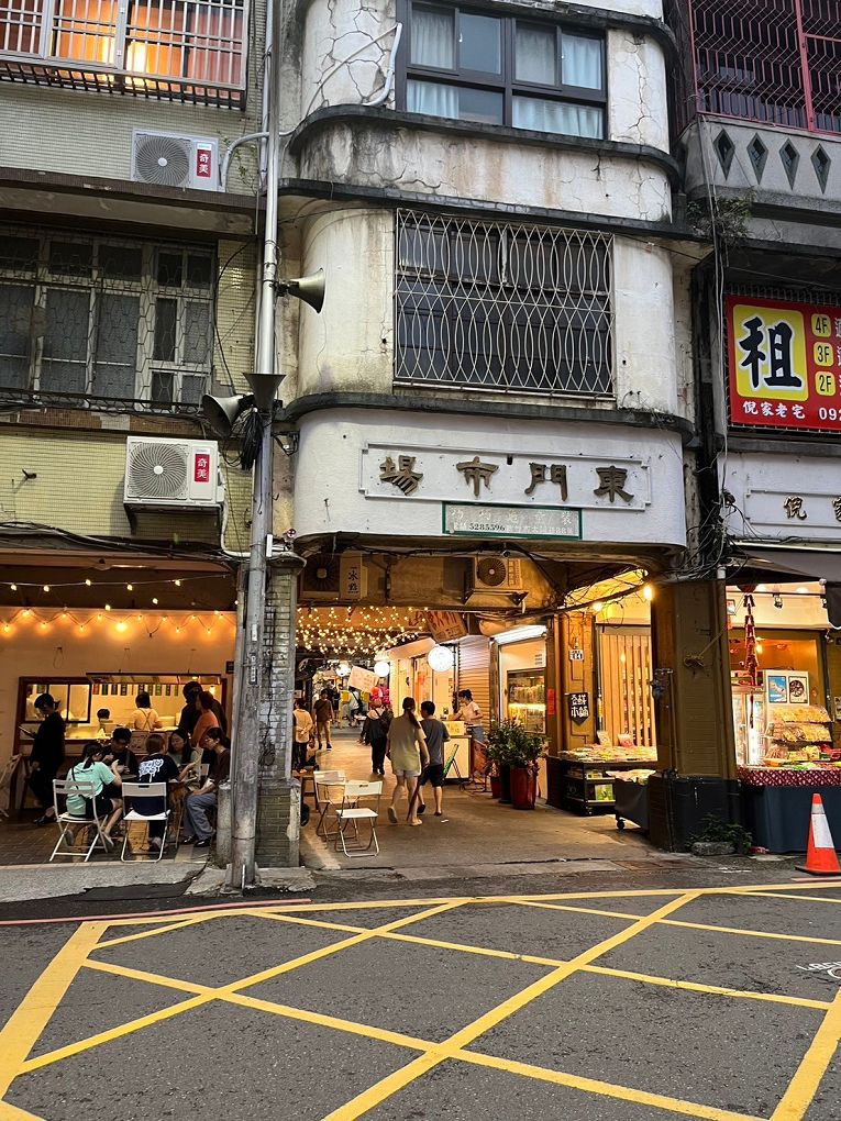 【新竹東門市場漢堡】Buddy Burger Lab.美式手工漢堡 經典美式漢堡或是創新的漢堡口味，這裡都能一次滿足你的需求！ @貝大小姐的多元心宇宙