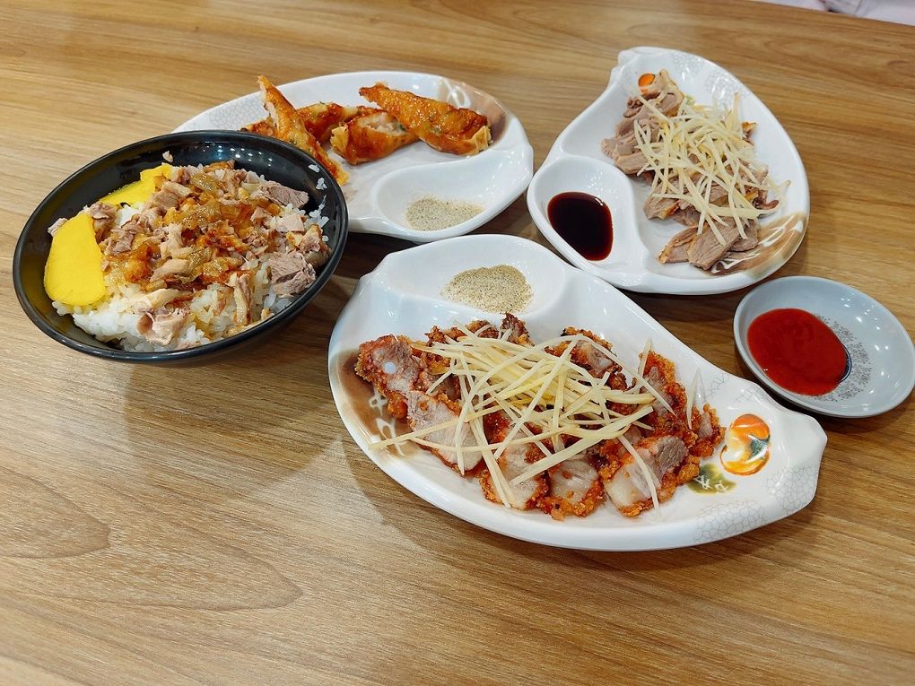 【苗栗美食推薦】傳香麵食館 除了粄條還有麵、有飯、有水餃和各式湯品及小菜，可以滿足每個人不同的喜好，而且經濟實惠！ @貝大小姐的多元心宇宙