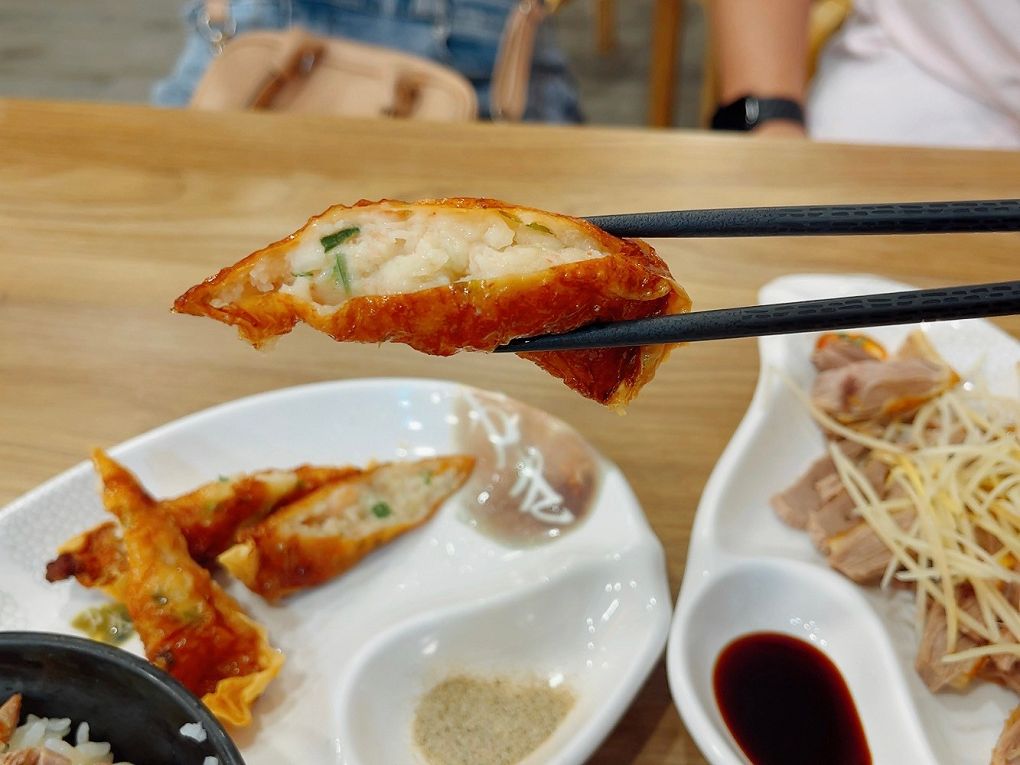 【苗栗美食推薦】傳香麵食館 除了粄條還有麵、有飯、有水餃和各式湯品及小菜，可以滿足每個人不同的喜好，而且經濟實惠！ @貝大小姐的多元心宇宙
