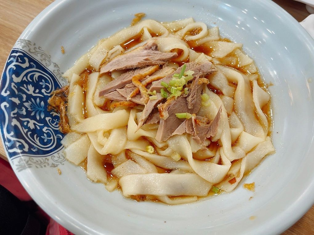 【苗栗美食推薦】傳香麵食館 除了粄條還有麵、有飯、有水餃和各式湯品及小菜，可以滿足每個人不同的喜好，而且經濟實惠！ @貝大小姐的多元心宇宙