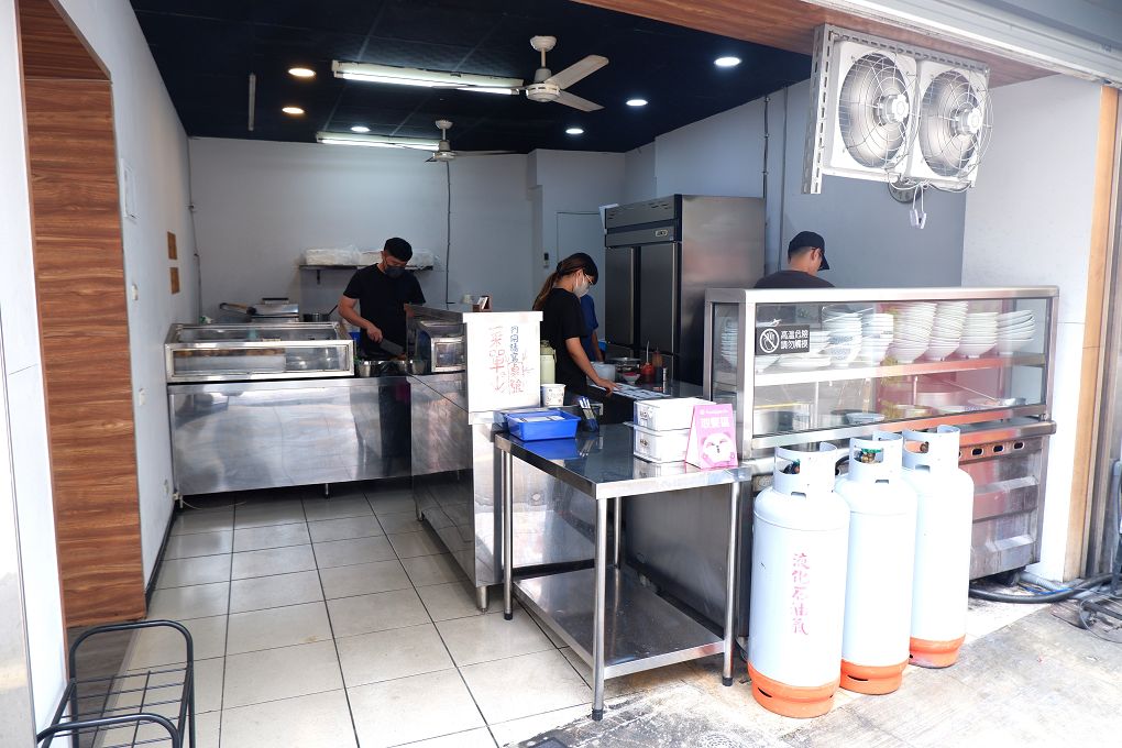 【苗栗美食推薦】傳香麵食館 除了粄條還有麵、有飯、有水餃和各式湯品及小菜，可以滿足每個人不同的喜好，而且經濟實惠！ @貝大小姐的多元心宇宙