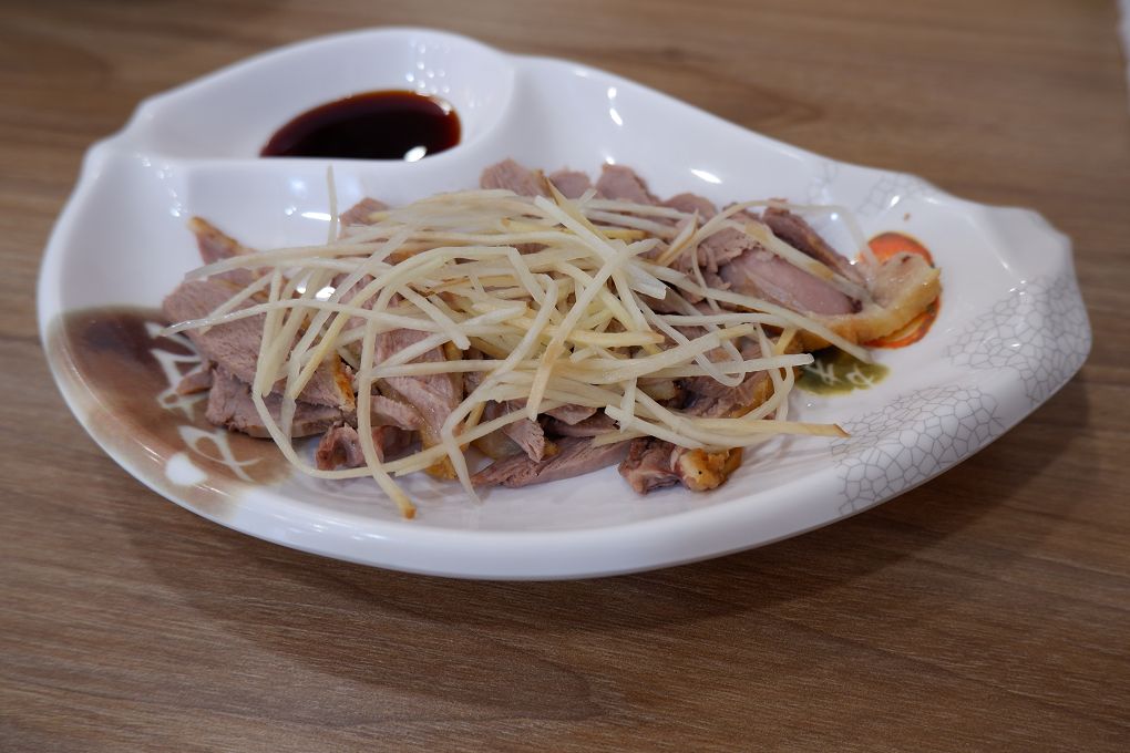【苗栗美食推薦】傳香麵食館 除了粄條還有麵、有飯、有水餃和各式湯品及小菜，可以滿足每個人不同的喜好，而且經濟實惠！ @貝大小姐的多元心宇宙