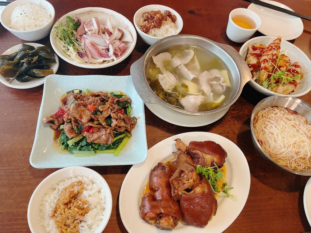 【永康街台式料理推薦】喫飯食堂 2人以上、或是三五好友、甚至帶著一大家子到大安區永康街老字號的喫飯食堂，一起品嚐美味道地的台式料理！ @貝大小姐的多元心宇宙
