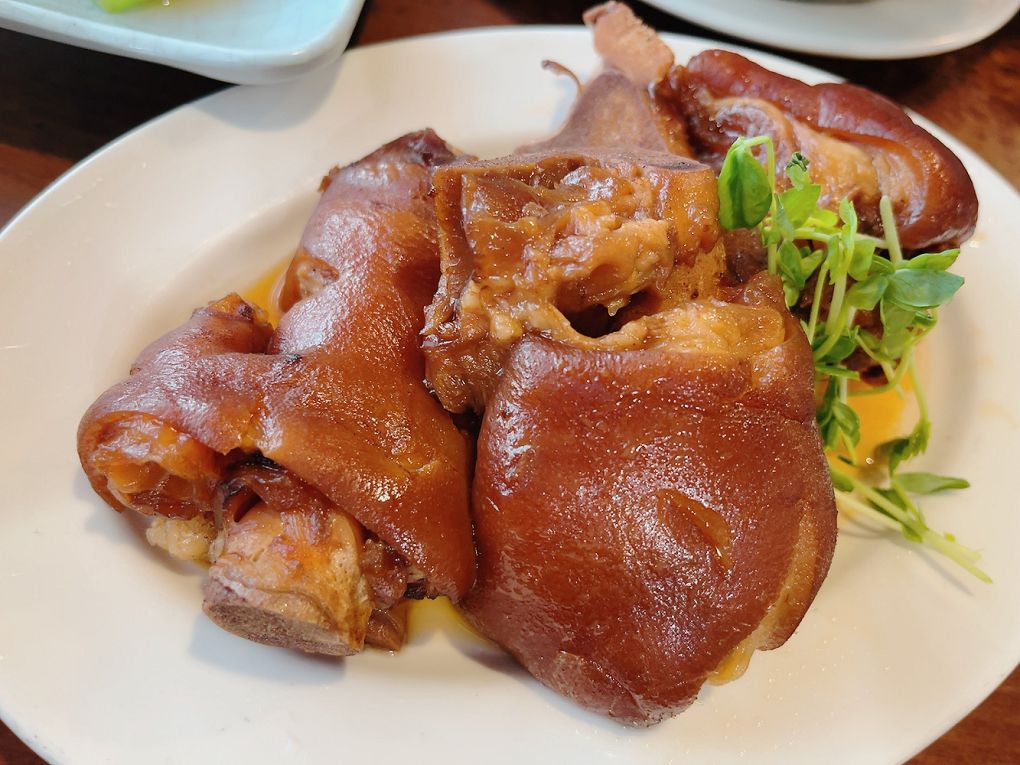 【永康街台式料理推薦】喫飯食堂 2人以上、或是三五好友、甚至帶著一大家子到大安區永康街老字號的喫飯食堂，一起品嚐美味道地的台式料理！ @貝大小姐的多元心宇宙