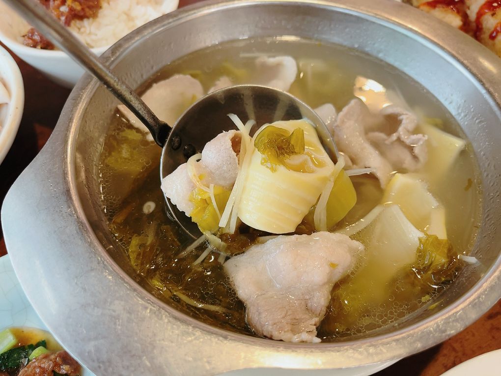 【永康街台式料理推薦】喫飯食堂 2人以上、或是三五好友、甚至帶著一大家子到大安區永康街老字號的喫飯食堂，一起品嚐美味道地的台式料理！ @貝大小姐的多元心宇宙