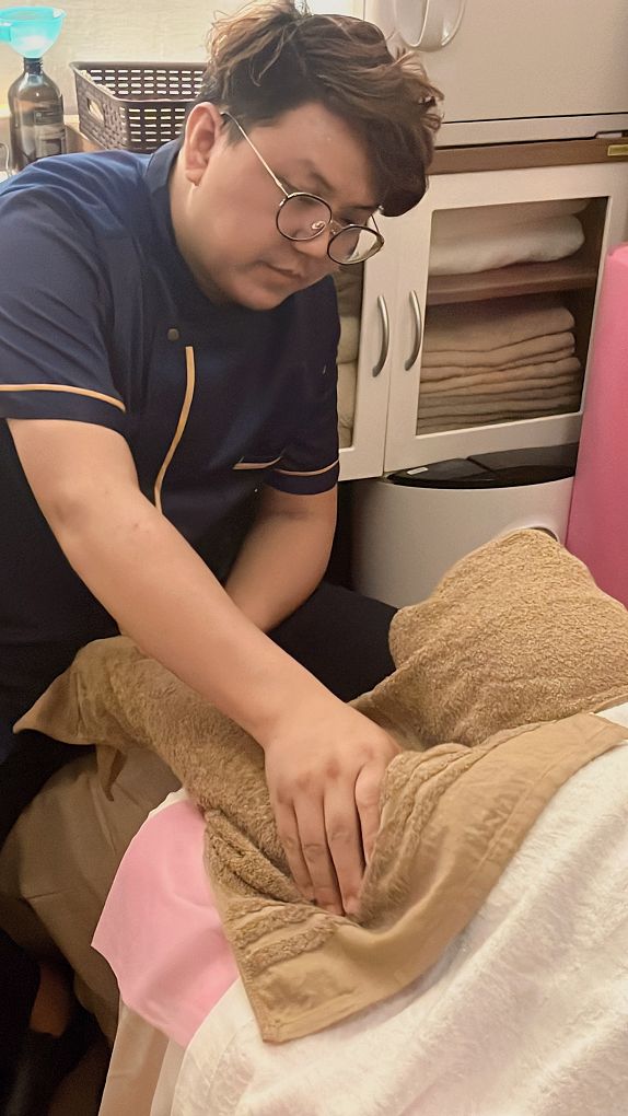 【台北 雙連按摩】大樂經絡舒活 繹元師傅及團隊擁有專業的按摩手法，結合中西按摩技巧，由淺入深一一按壓，讓你達到通體舒暢、全身放鬆喔！ @貝大小姐的多元心宇宙