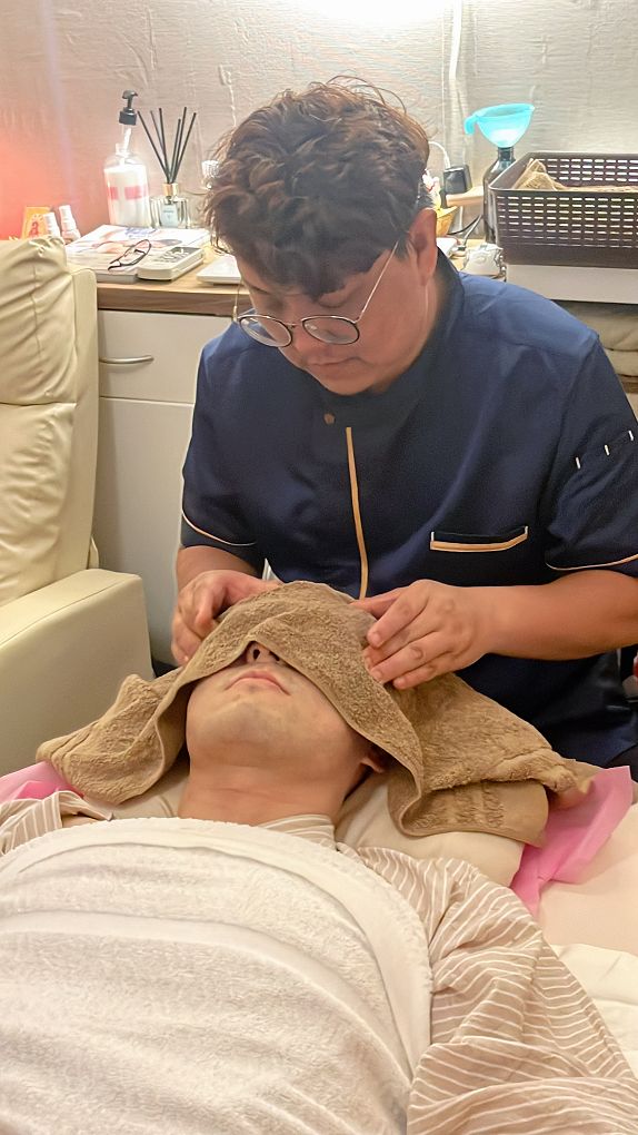 【台北 雙連按摩】大樂經絡舒活 繹元師傅及團隊擁有專業的按摩手法，結合中西按摩技巧，由淺入深一一按壓，讓你達到通體舒暢、全身放鬆喔！ @貝大小姐的多元心宇宙