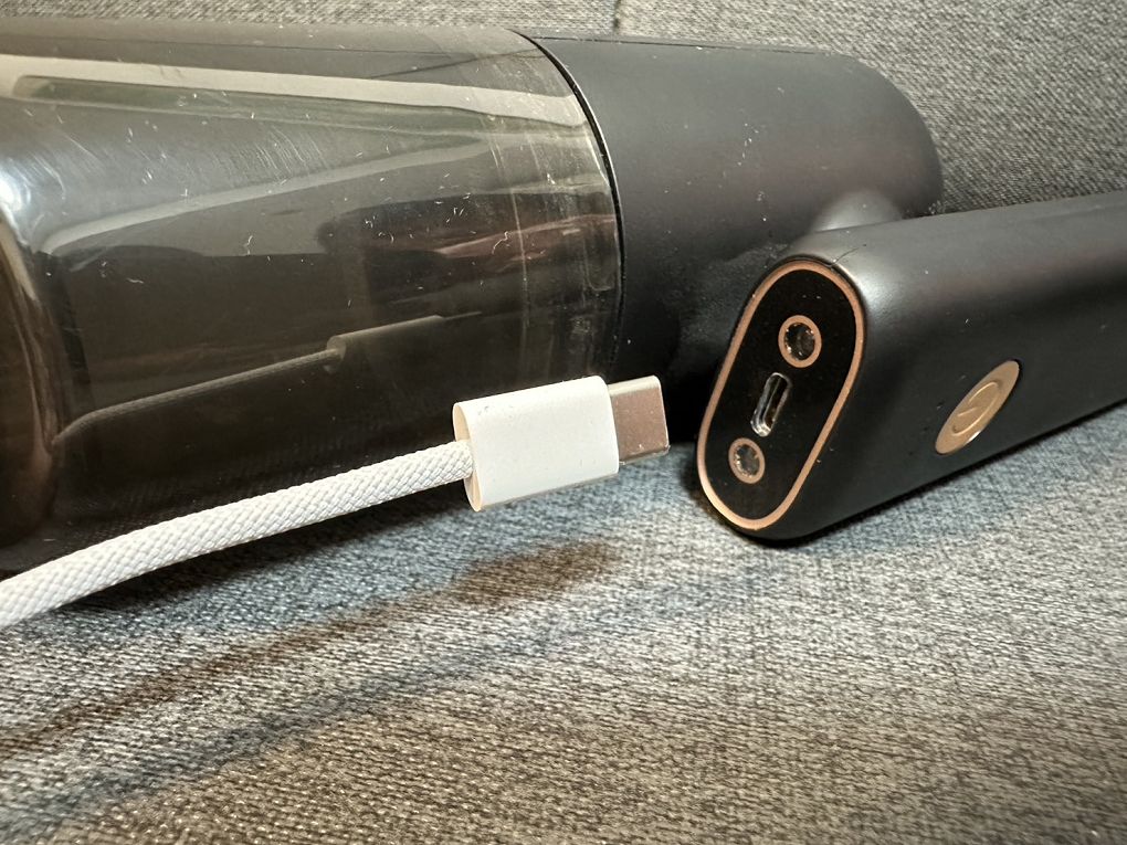 【網購車用吸塵器推薦】安伯特旋轉手持無線車用吸塵器  不論車用、房間用、辦公桌、書桌都超好用，是開車族、小資族或是外宿族都適用的好物喔！ @貝大小姐的多元心宇宙