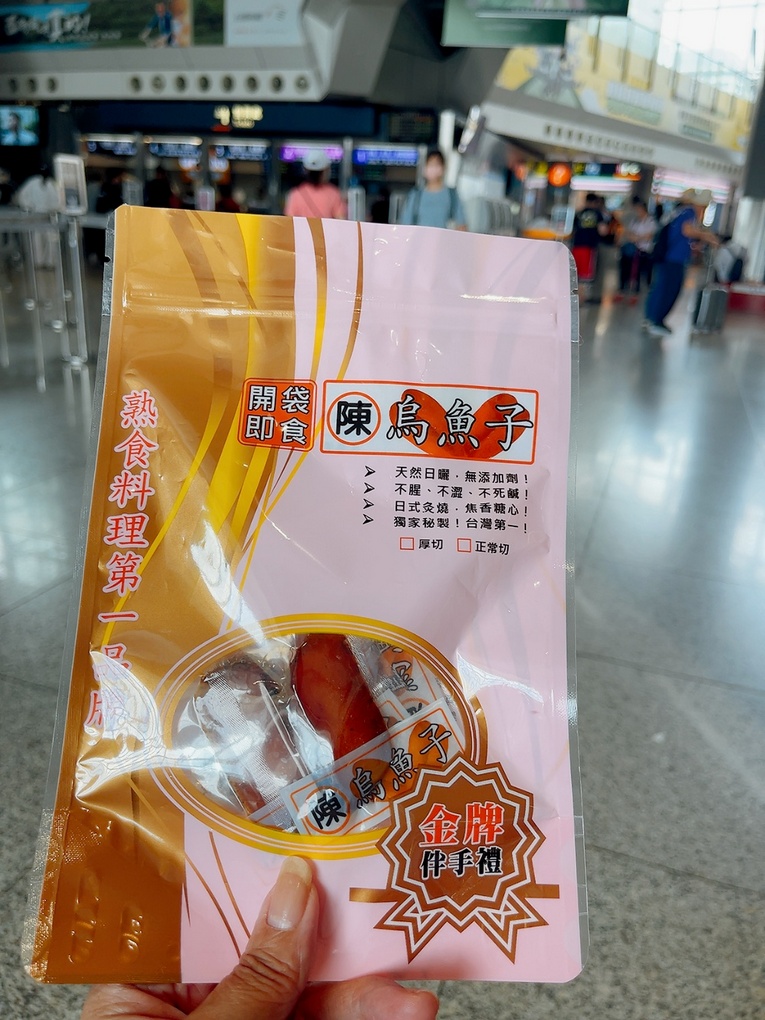 【全台最好吃的烏魚子】陳家烏魚子 炙燒過的厚實的烏魚子，吃起來口感帶著淡淡的焦香與濃濃的魚卵油香，橘紅色的魚卵像黃金般閃閃發亮，好看又好吃！ @貝大小姐的多元心宇宙