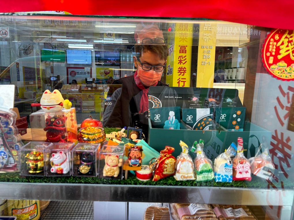【台中逢甲烤土司推薦】88烤土司 抱持著星級餐廳的經營態度，每個細節在在都能看到老闆的用心，88烤土司是兼顧愛、溫度、品味與堅持的逢甲街頭小吃！ @貝大小姐的多元心宇宙