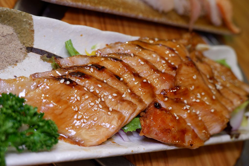 【中山區日式料理推薦】二十番酒食料理 當季主打菜色料理有著當季最肥美的魚種和食材，新鮮美味給好給滿！ @貝大小姐的多元心宇宙