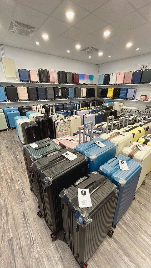 【內湖行李箱推薦】黑箱作業 行李箱專賣店 內湖  一年保固、十年保修！這樣的售後服務大概只有黑箱作業行李箱專賣店敢這麼說吧！深深覺得在這裡買行李箱就是很有保障！ @貝大小姐的多元心宇宙