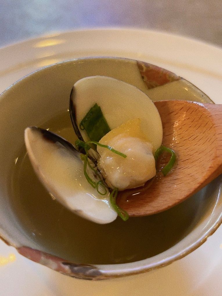 【桃園日式無菜單料理】宗初食堂 日式無菜單料理 桃園分店 1380元的套餐可以吃到活體龍蝦，這CP值也太高了吧！ @貝大小姐的多元心宇宙