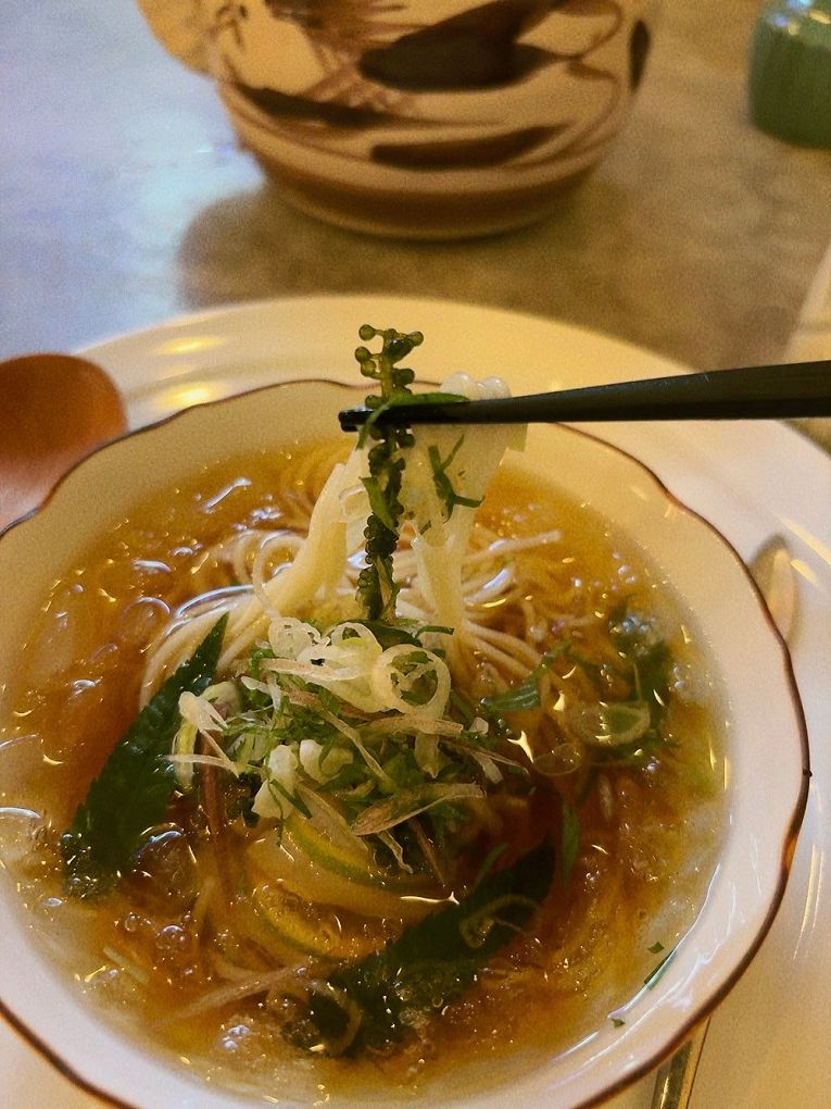 【桃園日式無菜單料理】宗初食堂 日式無菜單料理 桃園分店 1380元的套餐可以吃到活體龍蝦，這CP值也太高了吧！ @貝大小姐的多元心宇宙