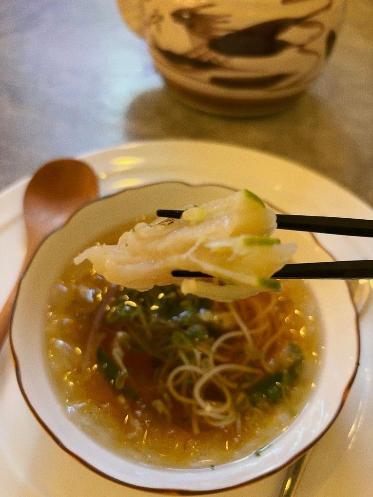 【桃園日式無菜單料理】宗初食堂 日式無菜單料理 桃園分店 1380元的套餐可以吃到活體龍蝦，這CP值也太高了吧！ @貝大小姐的多元心宇宙