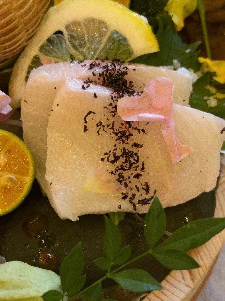 【桃園日式無菜單料理】宗初食堂 日式無菜單料理 桃園分店 1380元的套餐可以吃到活體龍蝦，這CP值也太高了吧！ @貝大小姐的多元心宇宙