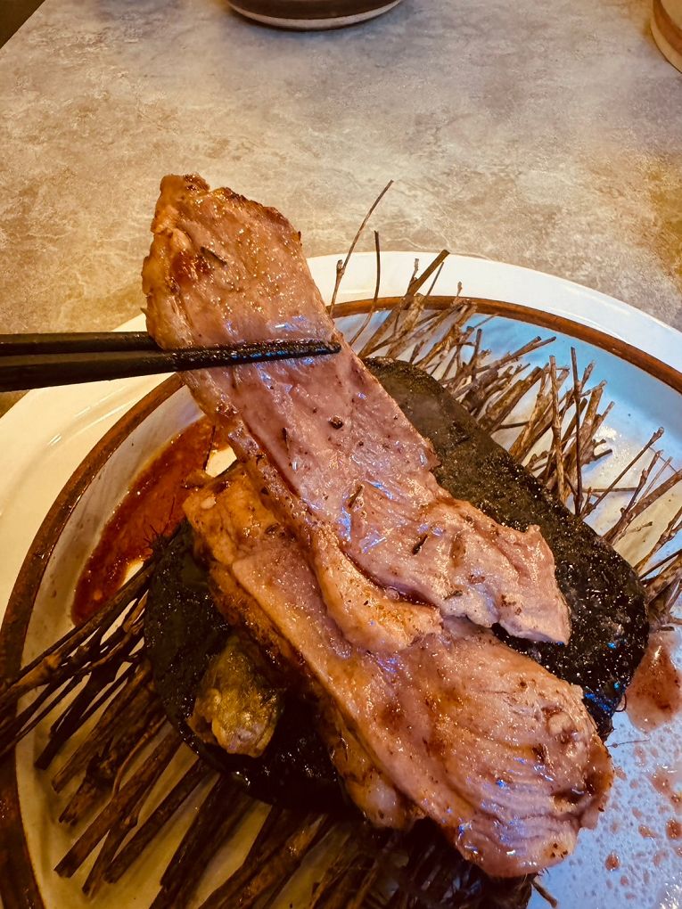 【桃園日式無菜單料理】宗初食堂 日式無菜單料理 桃園分店 1380元的套餐可以吃到活體龍蝦，這CP值也太高了吧！ @貝大小姐的多元心宇宙