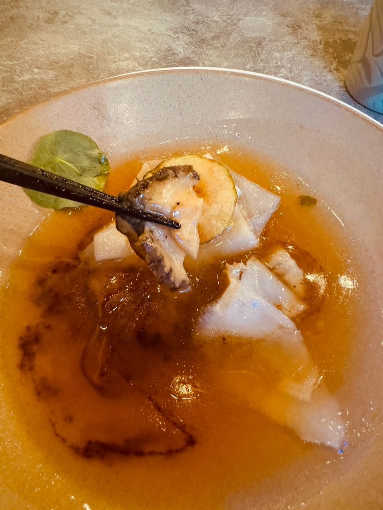 【桃園日式無菜單料理】宗初食堂 日式無菜單料理 桃園分店 1380元的套餐可以吃到活體龍蝦，這CP值也太高了吧！ @貝大小姐的多元心宇宙
