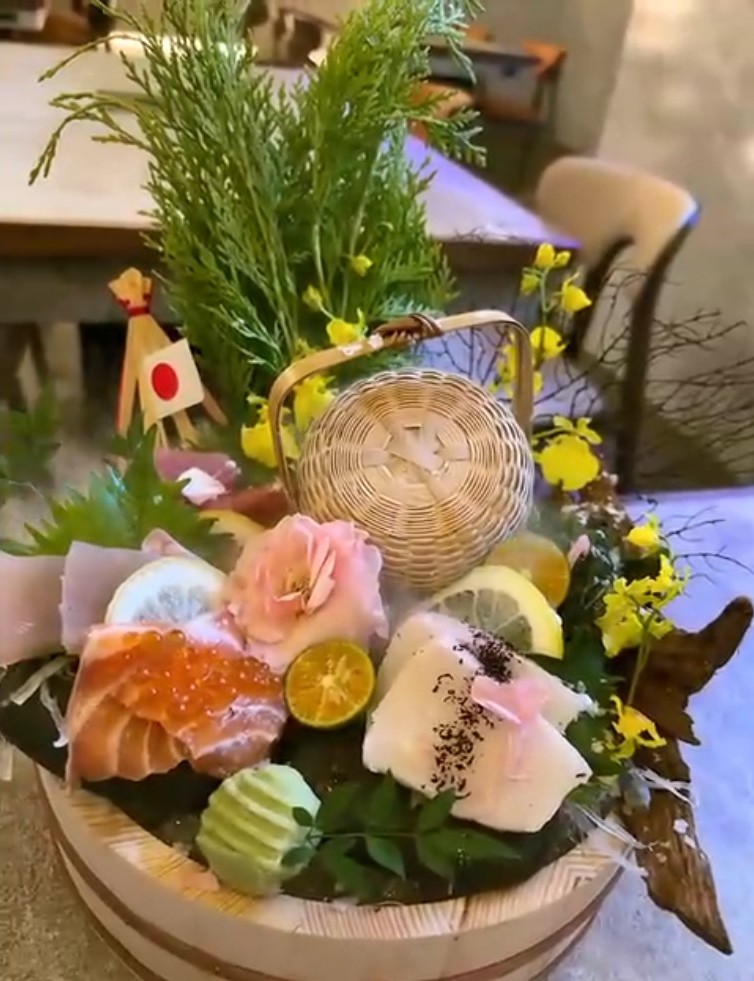 【桃園日式無菜單料理】宗初食堂 日式無菜單料理 桃園分店 1380元的套餐可以吃到活體龍蝦，這CP值也太高了吧！ @貝大小姐的多元心宇宙
