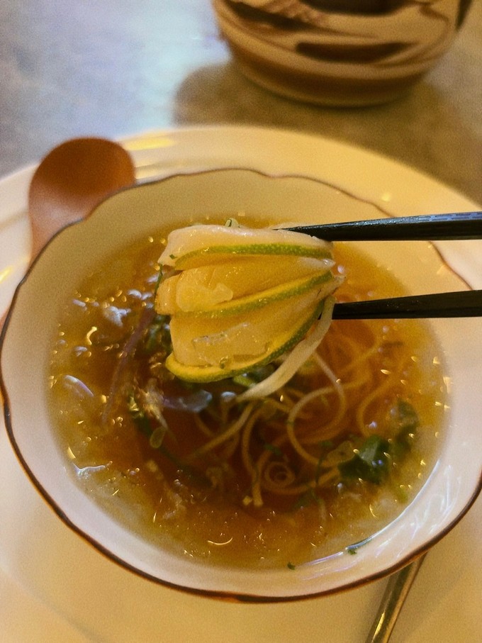 【桃園日式無菜單料理】宗初食堂 日式無菜單料理 桃園分店 1380元的套餐可以吃到活體龍蝦，這CP值也太高了吧！ @貝大小姐的多元心宇宙